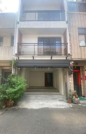 近美術館勤美審計新村車庫美透天專梁大仁｜台中市西區昇平街