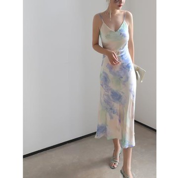 法式浪漫吊帶連衣裙女2024年新款吊帶裙修身顯瘦小眾設計暈染裙子
