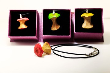 不蘋凡喫蘋果項鍊【皮繩】--木刻--純手工--手作--可客製挑色