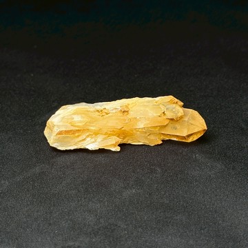 黃金療癒者原礦｜28.6g 馬達加斯加 豐盛 喜悅 紮實落地穩定 天然水晶原礦 S25BU17-276