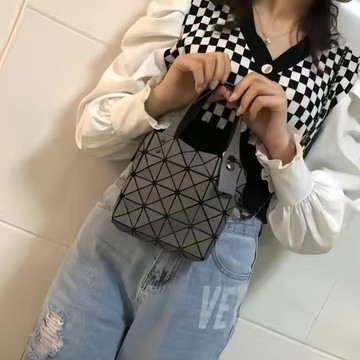 火速到店 小方包 小眾百搭斜背包 斜挎女包日本質感2025春夏新款mini小方包 菱格幾何手提斜挎兩用 PVC防潑水設計