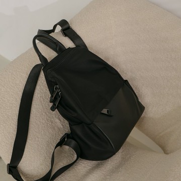 簡約學院風-雙材質後背包-黑色