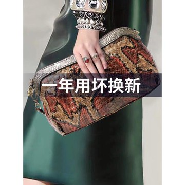 真皮手拿包女小包2025冬季新款斜挎小包包亮皮貝殼手拎手機零錢包