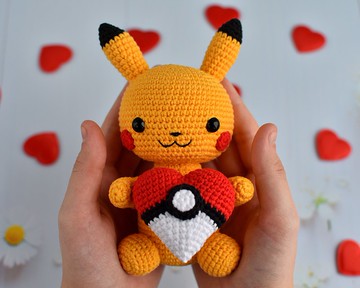 帶心的皮卡丘毛絨 / 禮物口袋妖怪迷