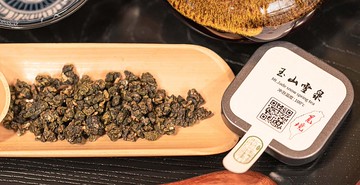 覓境玉山雪泉松木禮盒(伴手禮附提袋)