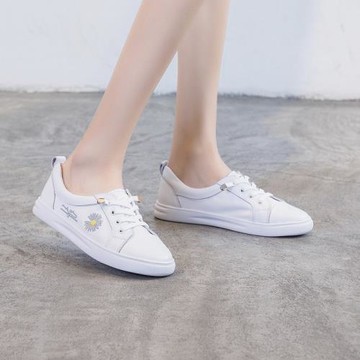 春季真皮小白鞋2024新款單鞋皮面舒適運動板鞋菊花設計球鞋春鞋潮