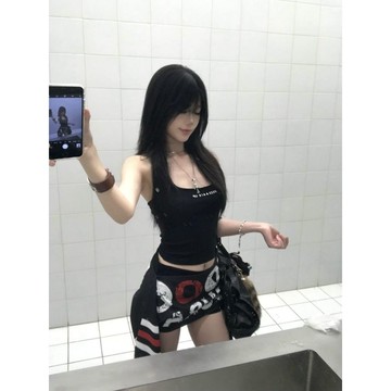 ♡ 𝑪𝒉𝒊𝒄 𝒖 ♡美式辣妹字母印花黑色吊帶背心女夏季修身顯瘦無袖內搭短上衣