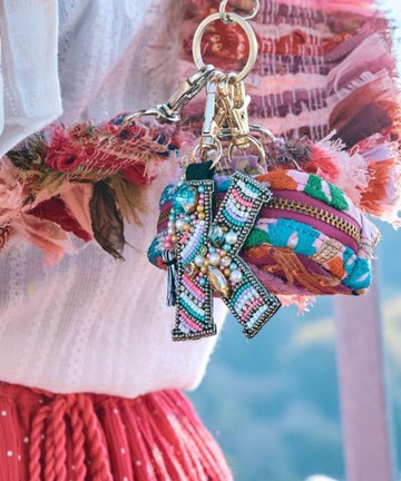 【熱門預購】專屬閃爍寶石字母物語手機吊飾 (7色)IJCP5201