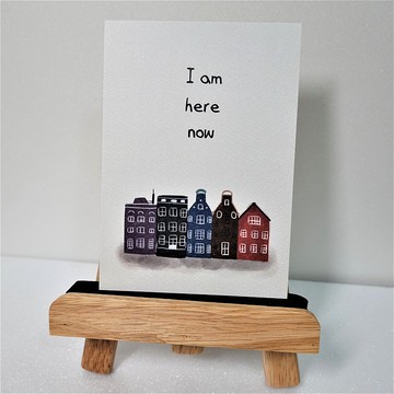 I am here now - 我在歐洲小鎮旅行明信片