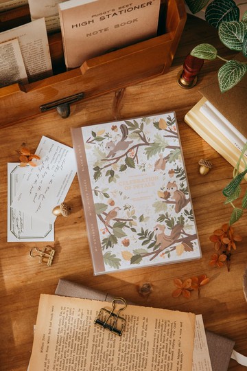 精緻燙金線裝筆記本(空白+方格)-葉葉花栗鼠