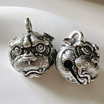 拾悦手作材料/約20x24mm重工銅合金作舊復古藏銀虎頭貔貅鈴鐺/有鈴響/吊飾滴流/配件配飾/串珠DIY半成品/現貨出貨