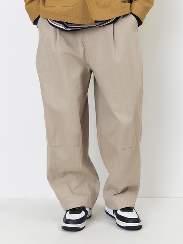 WIDE SEMI CARROT CHINO PANTS [BEIGE]