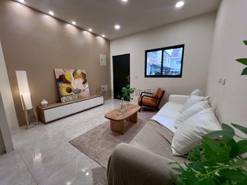 鳳山中學正義車站可停車全屋翻新透天厝｜高雄市苓雅區建軍路