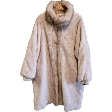 【二手精品 9.9成新】CHANEL香奈兒米白色長版羊絨毛外套(真絲內裡) 編號S03