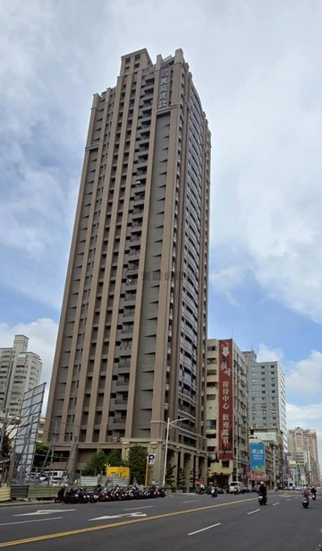 豪宅執行長三多商圈亞灣崑庭敦峰3房獨立平車｜高雄市前鎮區一心二路