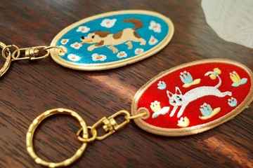 刺繡鑰匙圈 (雞蛋花狗狗 / 鬱金香貓咪)