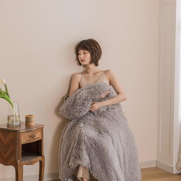 2025新款孔雀絨毛毯水貂云貂絨長毛絨外貿PV絨雙面臥室地毯裝飾被