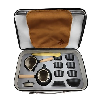 陶瓷側把壺旅行茶具套組 附收納包  1個  茶壺 + 茶杯6個 + 公道杯 + 茶漏 + 茶巾 + 茶盤 + 茶夾 + 收納盒  黑色