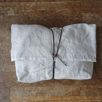 附防水內裡的大尺寸收納袋，適合短途旅行