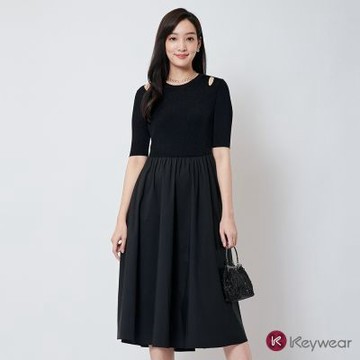 KeyWear奇威名品    鏤空針梭拼接短袖針織洋裝-黑色