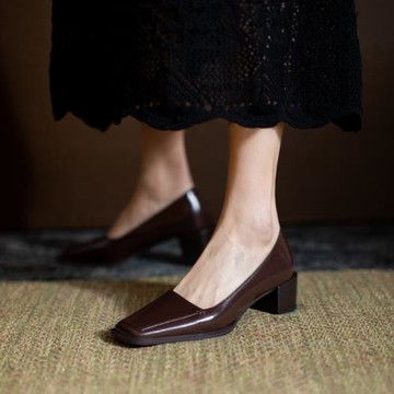 復古優雅法式方頭單鞋女春秋季粗跟高跟深棕色氣質簡約軟皮小皮鞋