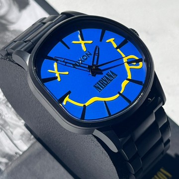 【NIXON】聯名款 限量 SENTRY SS 超脫樂團  電光藍 經典笑臉 男錶 手錶 石英錶 時尚穿搭 生日禮物 情人節禮物 手錶  送禮 禮物 42MM