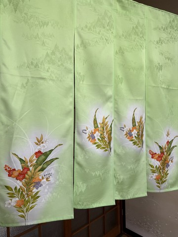 和服布料重製暖簾 鶯色花卉圖案