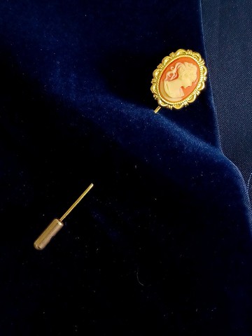 vintage jewelry  典雅浮雕女神 帽針 棒針 別針