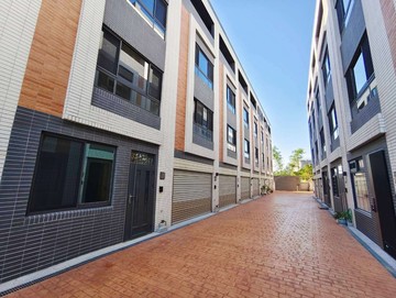 近中壢輕齡全新未住過雙車別墅｜桃園市中壢區啟文路二段