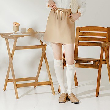 微光澤皮革綁帶腰鬆緊短裙-OB大尺碼