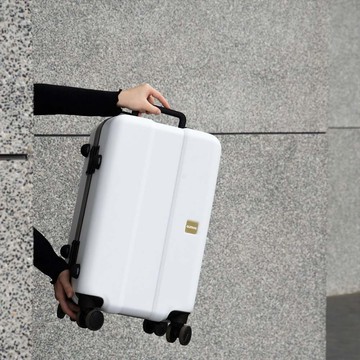 法國OUMOS 21吋登機箱 星際白