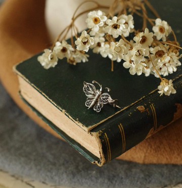 古董銀色蕾絲雕花昆蟲蝴蝶別針胸針 B2085