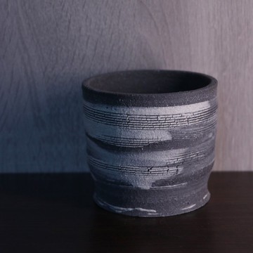 墨刷歪仔裂紋黑御影盆器