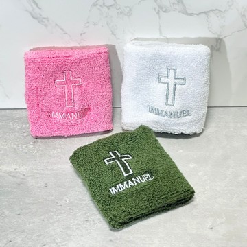 【🐑百羊書房】以馬內利十字架刺繡透氣護腕 IMMANUEL上帝與我們同在