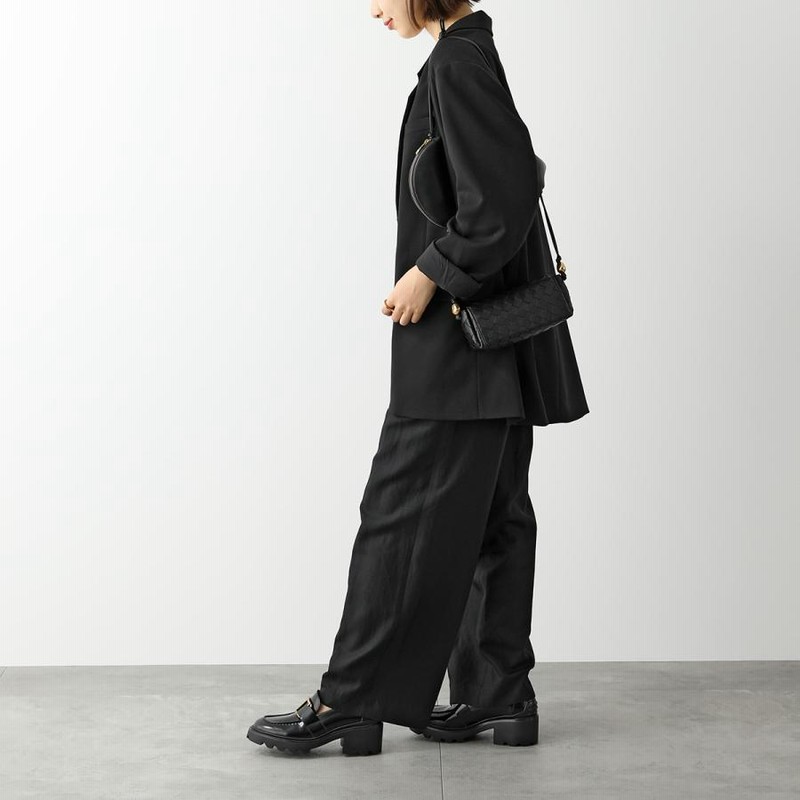 直営店☆BOTTEGA VENETA☆INTRECCIATO ストラップ付レザーポーチ 直営店☆BOTTEGA VENETA☆INTRECCIATO ストラップ レザーポーチ
