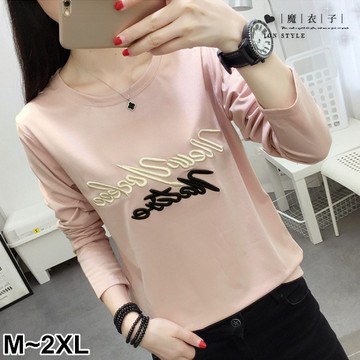 【QV2996】魔衣子-刺繡英文字母圓領長袖上衣
