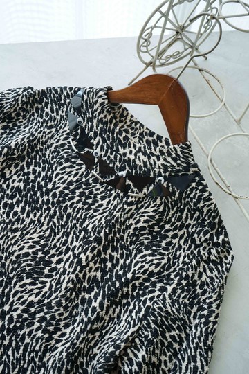 尋寶古著-手工豹紋亮片銀管個性黑白豹紋半高領彈性上衣