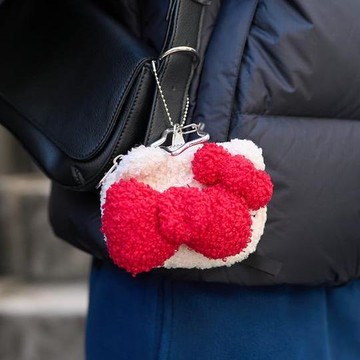 SANRIO “HELLOKITTY”毛絨掛飾收納包