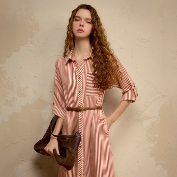 SO NICE 藏紅色雅丹老錢風撞色直條紋可反褶天絲棉長版襯衫洋裝