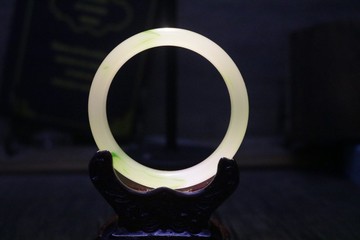 宽版铀玉浪漫青色手镯天然石玉石镯子礼盒