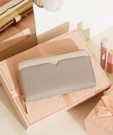 【KINAZ】分區設計弧型插袋ㄇ型拉鍊長夾-奶霜甜栗子-芭比樂園系列(BD96352-34)