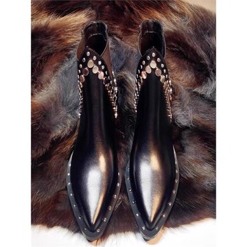 2025秋冬新款英倫馬丁靴女尖頭鉚釘中跟機車靴粗跟帥氣切爾西短靴