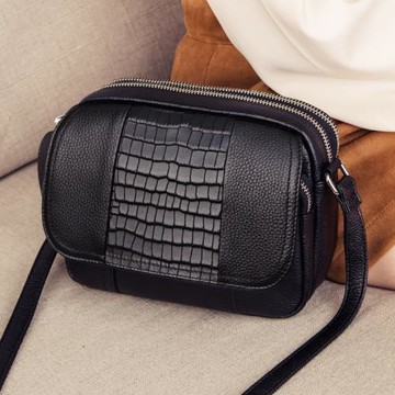 真皮包包女斜挎包秋季2025新款大容量百搭單肩包黑色軟皮斜挎小包