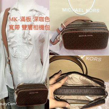 美國直購MK滿版深咖LOGO 雙層(寬背帶)拉鍊相機包、新款限量-滿版粉LOGO(單層)相機包 斜背包 時尚簡約實搭-(正品100%代購Outlet特惠專場)-限量發售.*vivi shop*