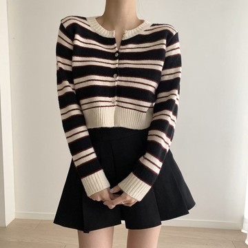 「網友推爆 闆娘任性價」秋冬坑條針織外套女 針織開衫外套 慵懶感長袖保暖毛衣 寬鬆顯瘦上衣 復古圓領撞色條紋短款