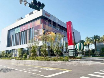 北區商業區三角窗大面寬整新電梯金店面｜台南市北區育賢街