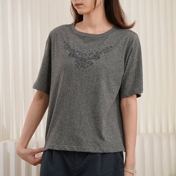 胸前刺綉休閑上衣121352C