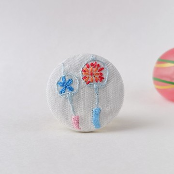 清涼的風鈴刺繡胸針或刺繡髮圈