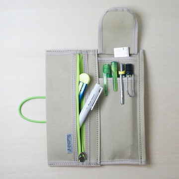對折式筆袋 輕巧迷你尺寸