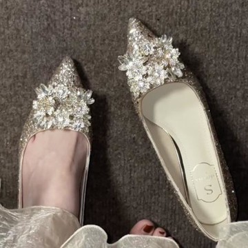 中式絕美婚鞋2024春秋新款新娘鞋水晶婚鞋細跟高鞋不累腳加大加寬